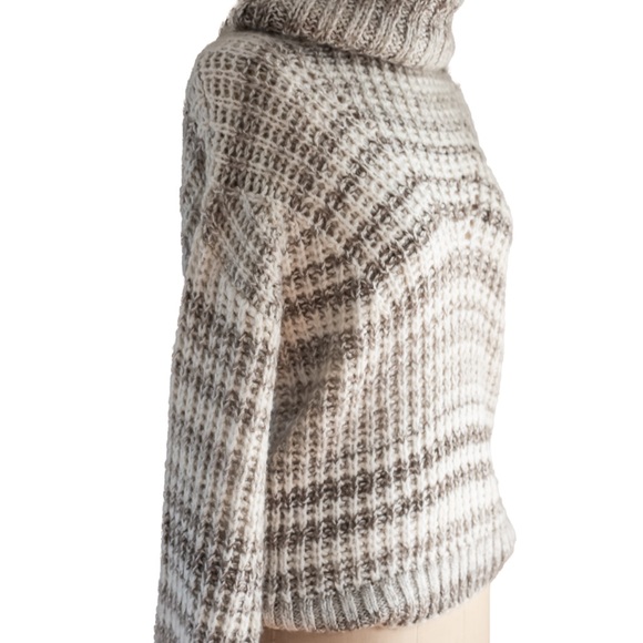 Hollister Chunky Knit Cowl Neck Sweater in Heather Grey & Ivory Stripes Sz Sm - Picture 3 of 12